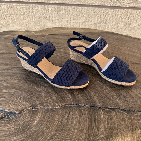 Women’s Bella Vita Navy Blue Wedge Sandals Size 8.5M - Picture 1 of 8